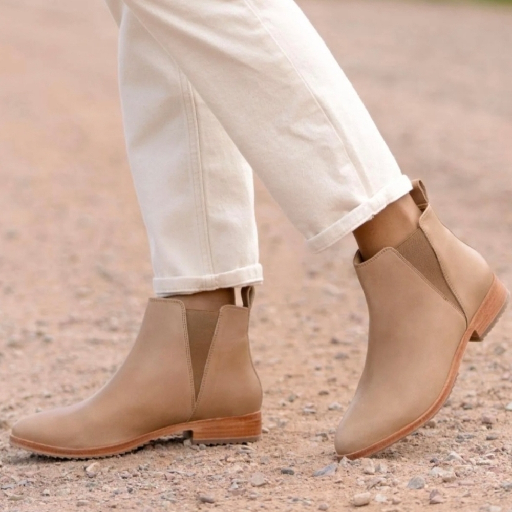 Nisolo Everyday Chelsea Leather Ankle Boot Womens Size 9 Almond Stacked Low Heel